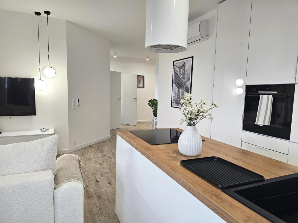 Urban Apartments Luxury Skyline Sokolska Towers 30A, 2 Free Garages, Gym & Sauna, Self Check-In Катовіце Екстер'єр фото