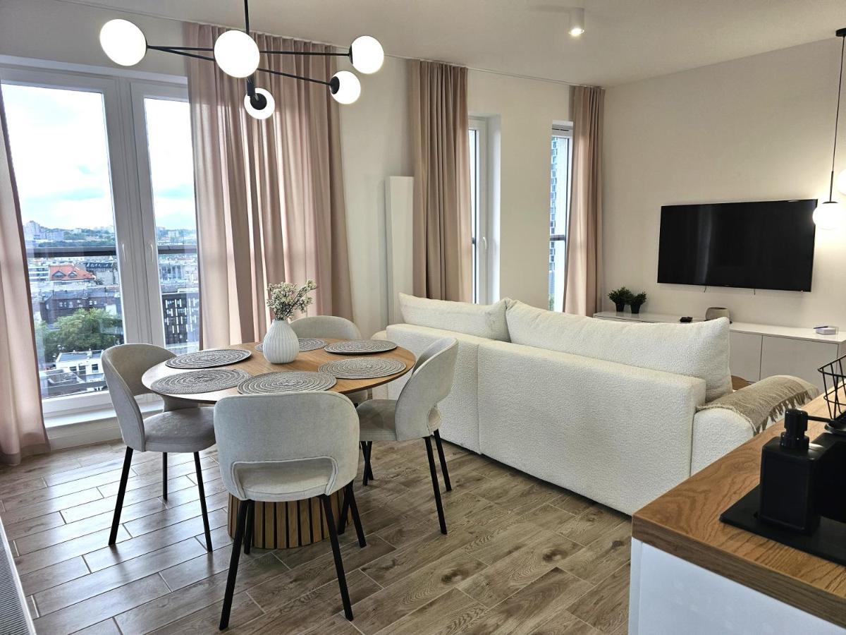 Urban Apartments Luxury Skyline Sokolska Towers 30A, 2 Free Garages, Gym & Sauna, Self Check-In Катовіце Екстер'єр фото