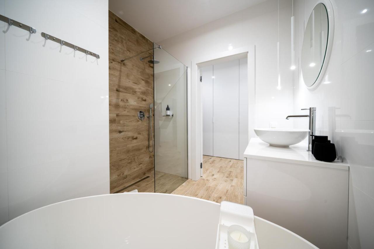 Urban Apartments Luxury Skyline Sokolska Towers 30A, 2 Free Garages, Gym & Sauna, Self Check-In Катовіце Екстер'єр фото