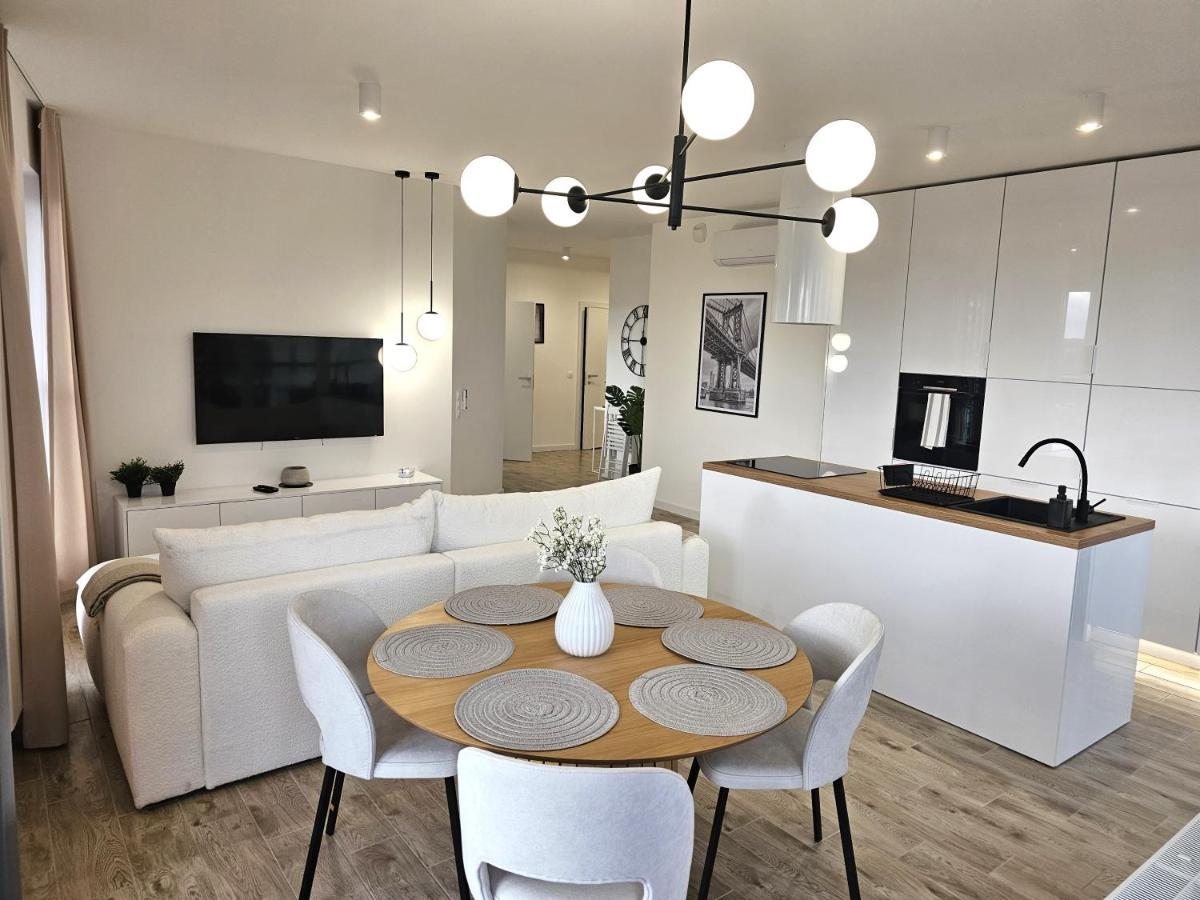 Urban Apartments Luxury Skyline Sokolska Towers 30A, 2 Free Garages, Gym & Sauna, Self Check-In Катовіце Екстер'єр фото