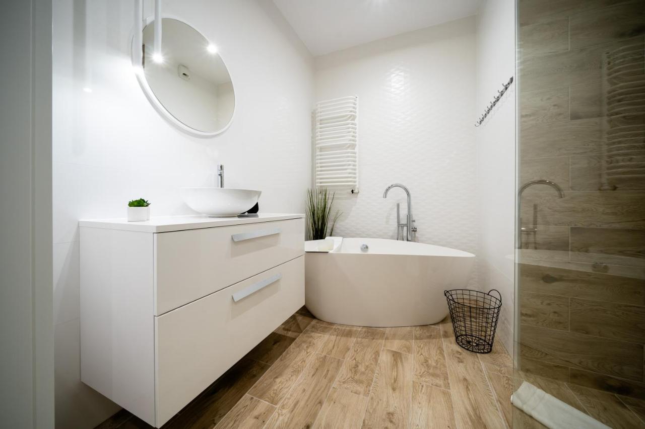 Urban Apartments Luxury Skyline Sokolska Towers 30A, 2 Free Garages, Gym & Sauna, Self Check-In Катовіце Екстер'єр фото