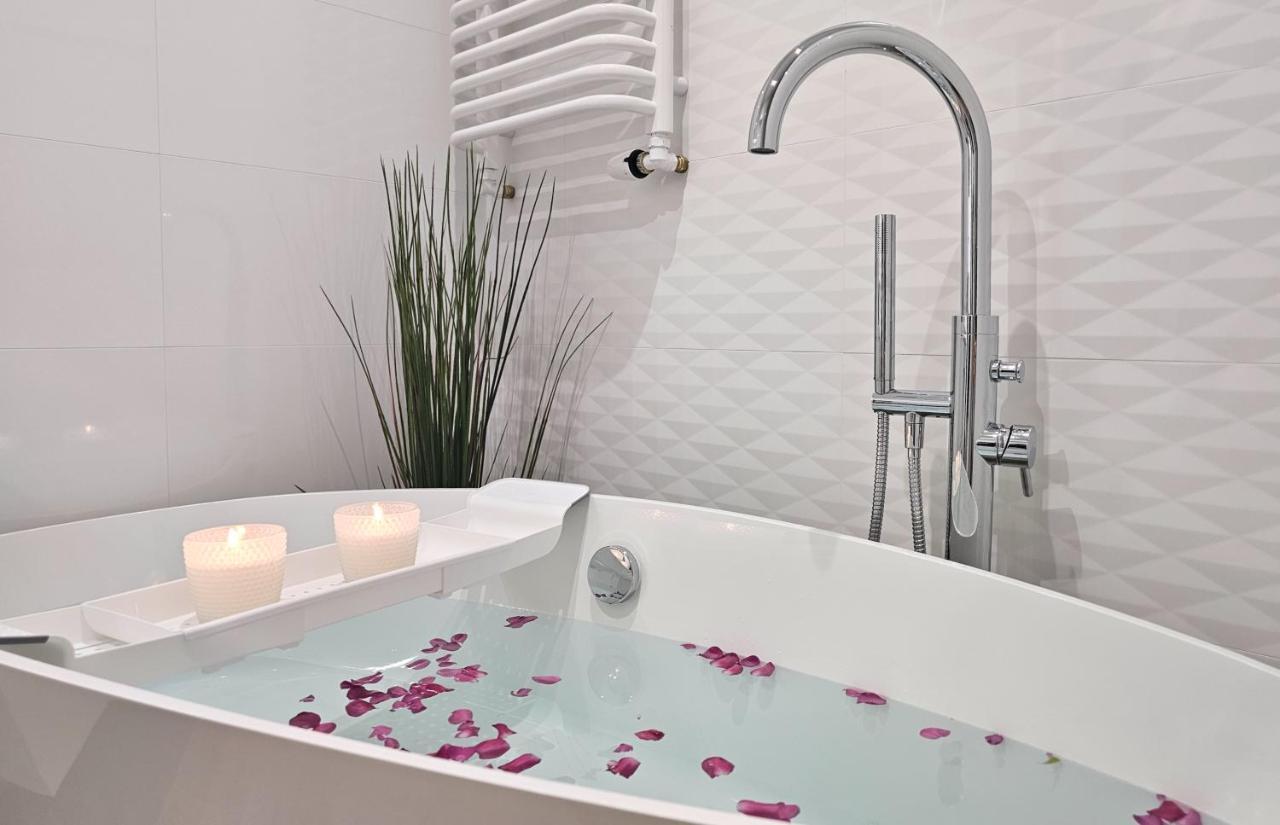 Urban Apartments Luxury Skyline Sokolska Towers 30A, 2 Free Garages, Gym & Sauna, Self Check-In Катовіце Екстер'єр фото