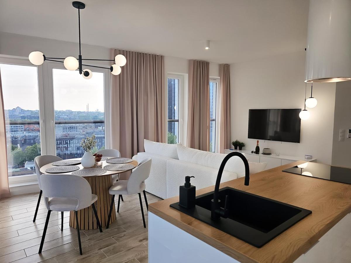 Urban Apartments Luxury Skyline Sokolska Towers 30A, 2 Free Garages, Gym & Sauna, Self Check-In Катовіце Екстер'єр фото