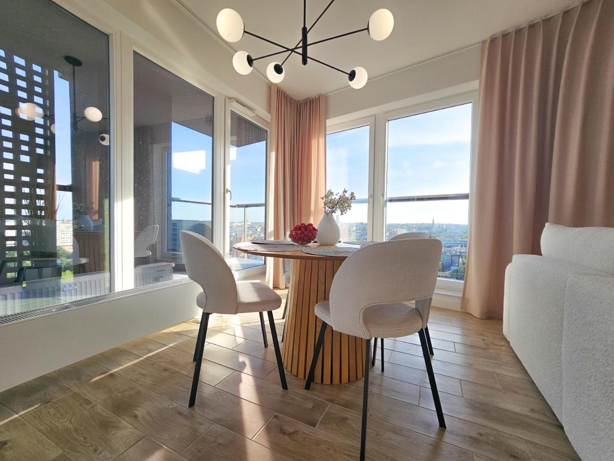 Urban Apartments Luxury Skyline Sokolska Towers 30A, 2 Free Garages, Gym & Sauna, Self Check-In Катовіце Екстер'єр фото